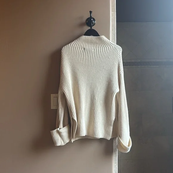 Banana Republic - Picture 3 of 4